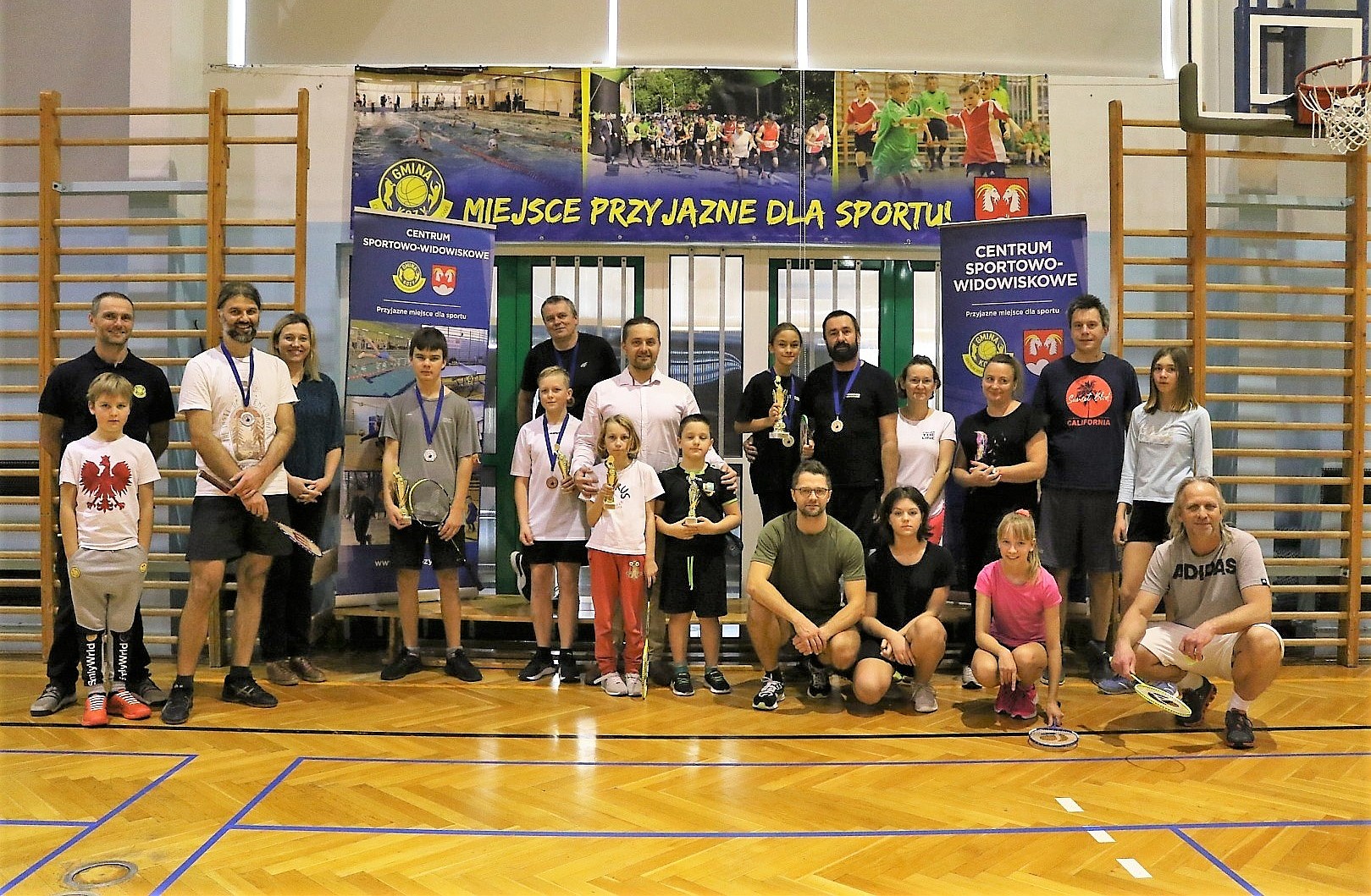 Zawodnicy III Turnieju Badmintona